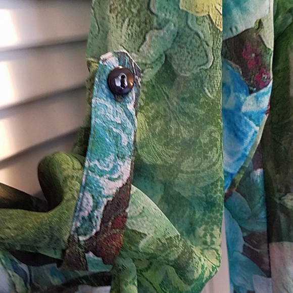 Floral deep color sheer top - size Large - Picture 4 of 5